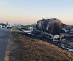 Incendio y volcadura en la Carretera Nacional de Montemorelos