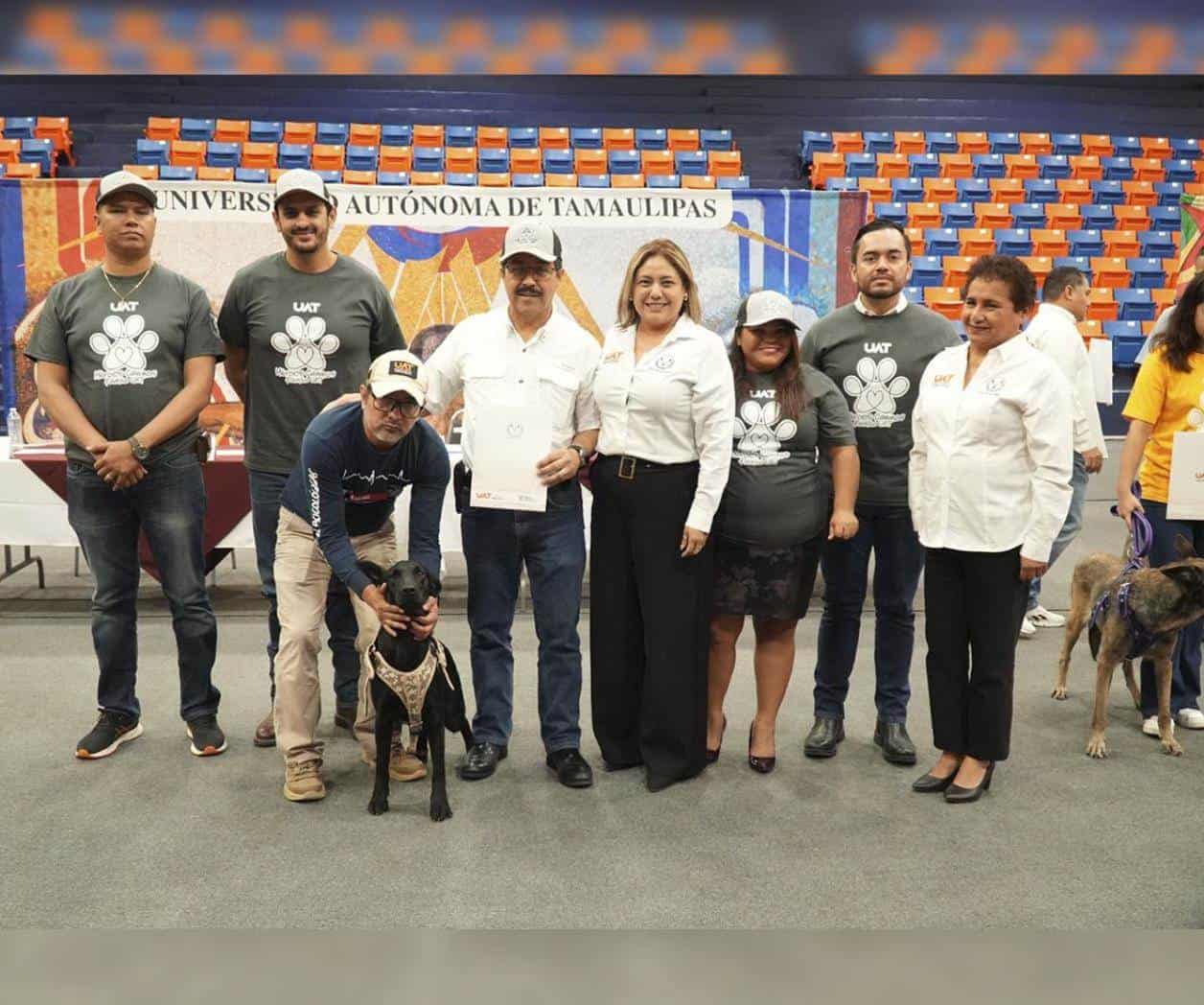Dan nueva vida a perros policía