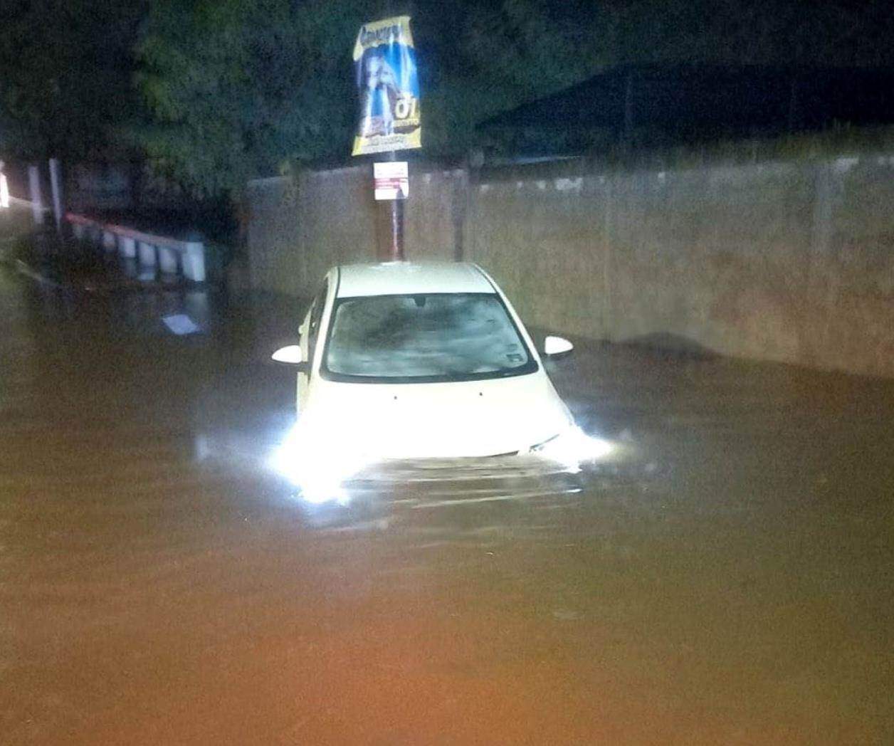 Fuertes lluvias causan estragos en Victoria: Inundaciones, rescates y cortes de energ&iacute;a