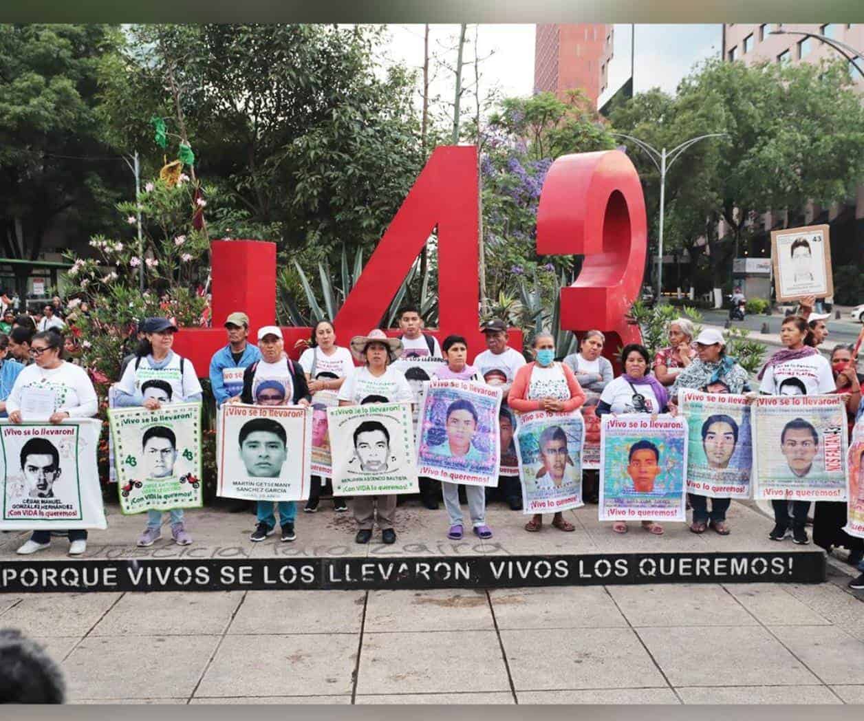 AMLO ofrece recompensa y protección por información de Caso Ayotzinapa