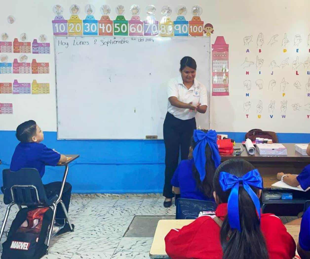 Rinden honores en lengua de señas en Reynosa Rinden honores en lengua de señas en Reynosa
