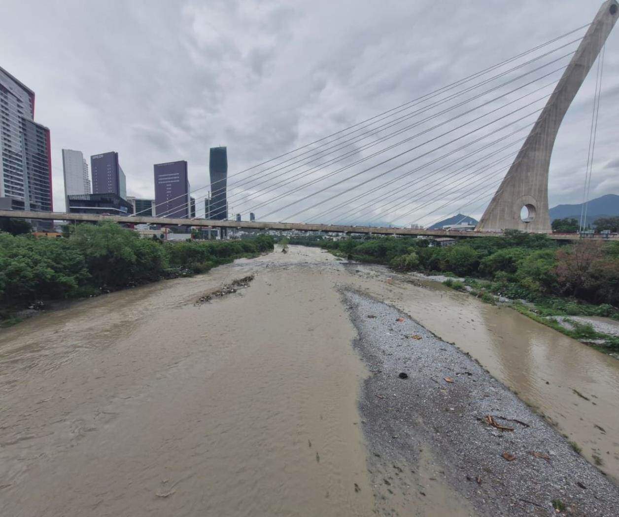 Aumento del caudal del Río Santa Catarina tras lluvias en Nuevo León