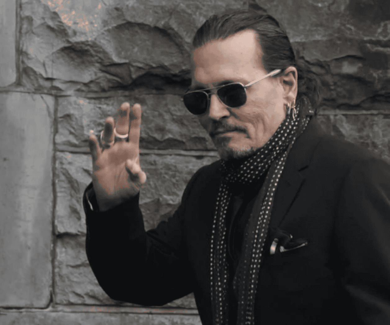 Estrena Johnny Depp sonrisa tras polémica en Cannes Estrena Johnny Depp sonrisa tras polémica en Cannes