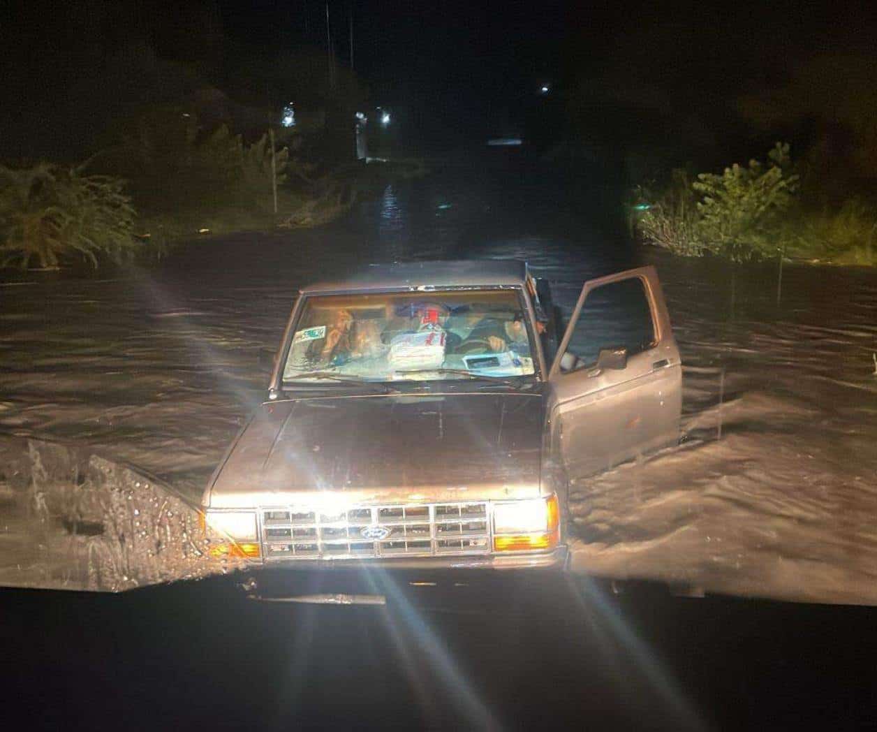 Lluvia inunda seis colonias