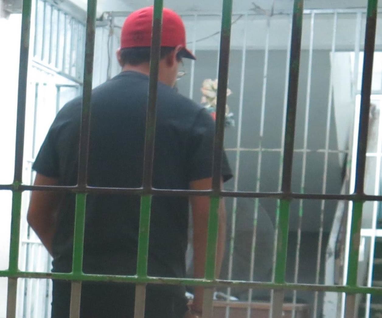 Arrestan a hombre por alterar el orden público Arrestan a hombre por alterar el orden público