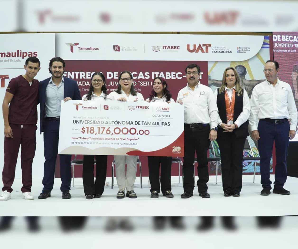 Benefician becas a 9 mil alumnos