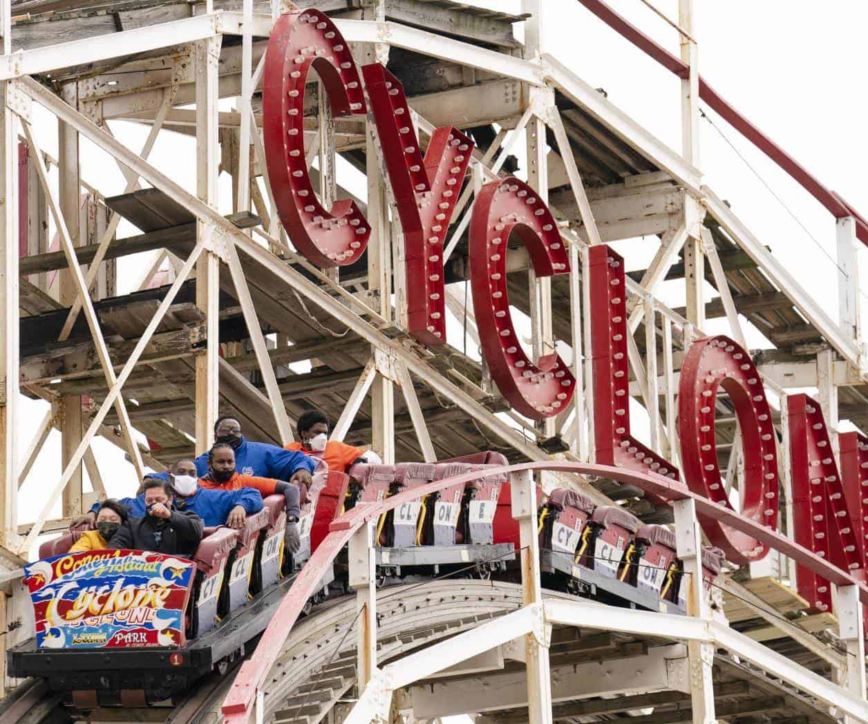 Reabren la montaña rusa de Coney Island Reabren la montaña rusa de Coney Island
