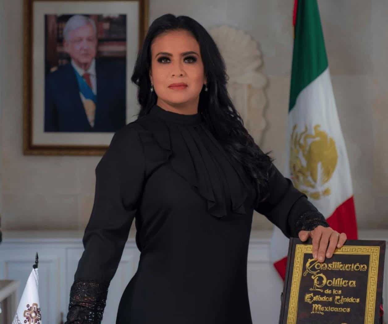 Expulsan a alcaldesa Norma Otilia Hern&aacute;ndez por reuni&oacute;n con capo