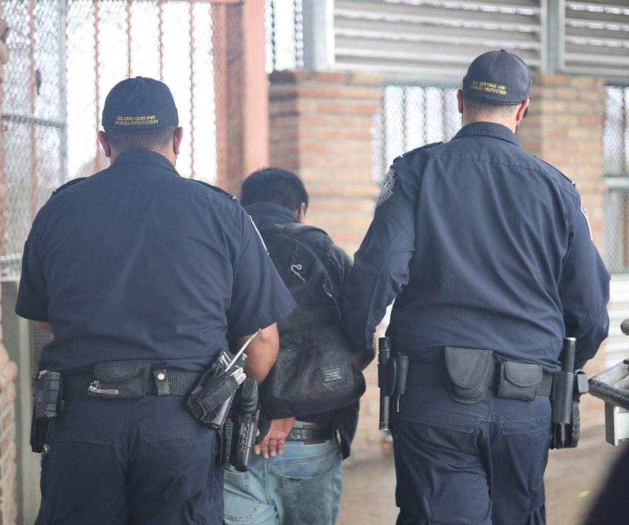 Detienen a prófugo acusado por agresión sexual a menor Detienen a prófugo acusado por agresión sexual a menor