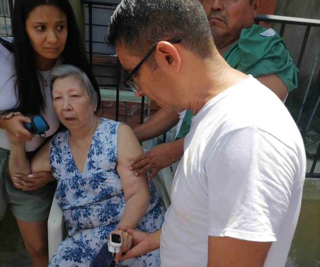 Salvan bomberos a par de mujeres de morir calcinadas