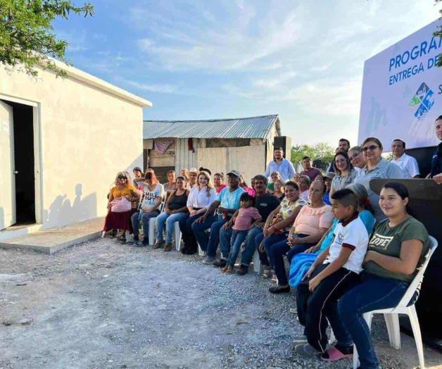 Familias reciben apoyos para casa