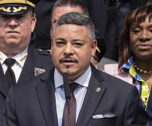 Renuncia jefe policial de NY en medio de investigación federal