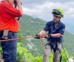 Rescatan a empleado de CFE en barranco de carretera vieja a Tula en Victoria