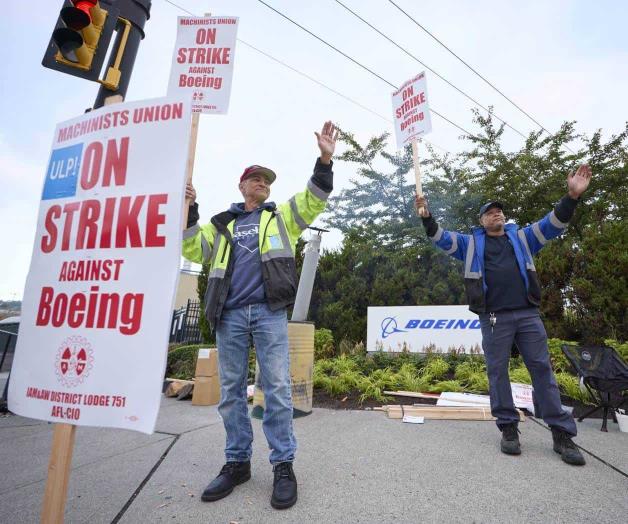 Rechazan oferta de contrato: Se van a la huelga los trabajadores de Boeing