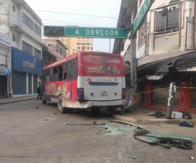 Fuerte choque entre dos autobuses urbanos en Tampico deja 8 heridos