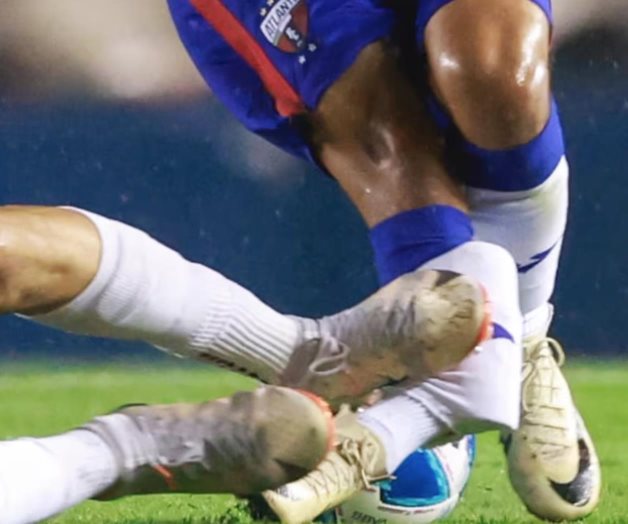 Conmoción por lesión de Hobbit Bermúdez en el campo