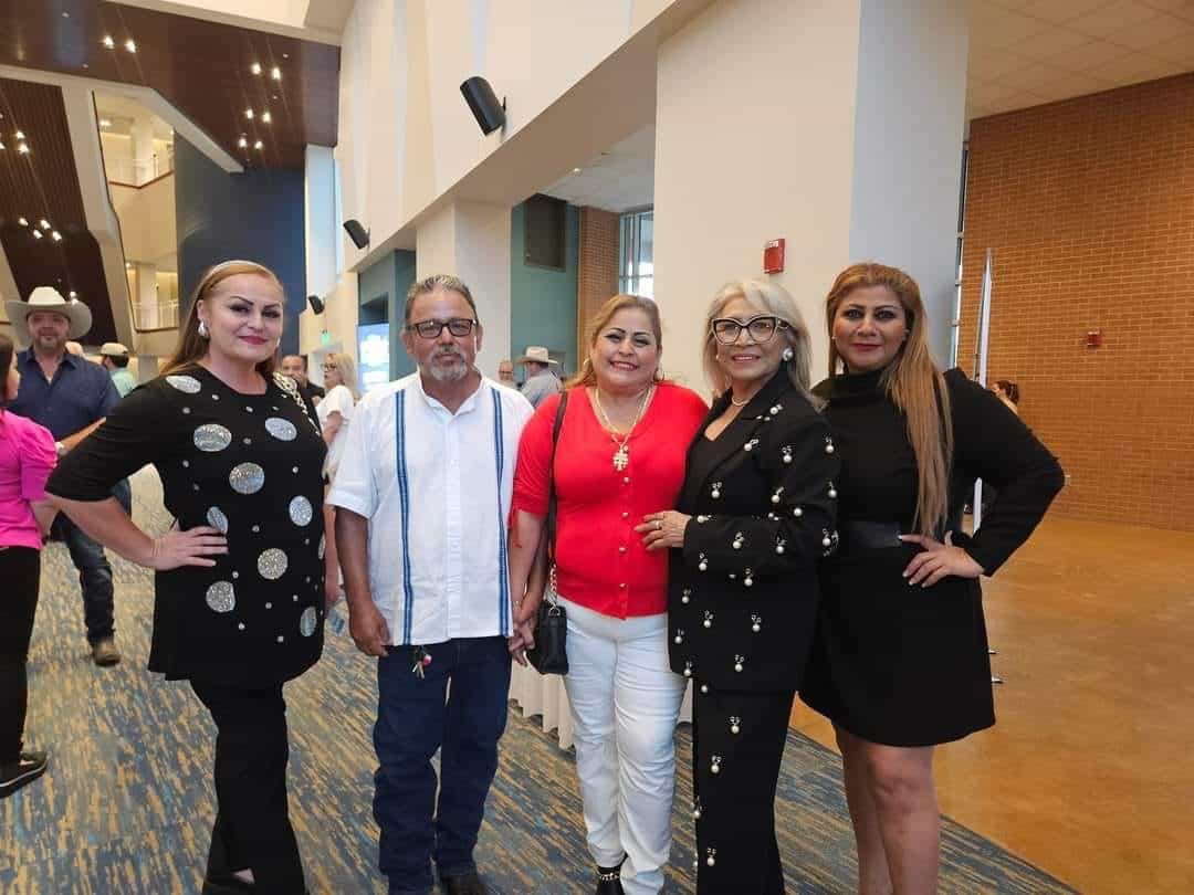 Mirna Sánchez, Roel y Rosa Alonso, Lorena Tamayo y Adriana González ´La Potranca´.