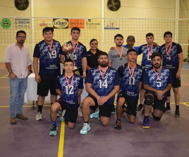 Premian a jugadores de voleibol Premian a jugadores de voleibol