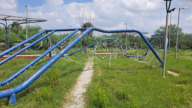 Invadido de maleza: Abandonan área verde en Colonia Módulo 2000 Rancho Grande