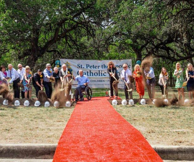 Celebra la inauguración de escuela católica en Boerne