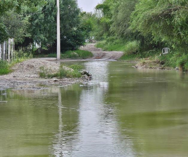 Lluvias impiden paso en colonia Manuel Tárrega de Reynosa Lluvias impiden paso en colonia Manuel Tárrega de Reynosa