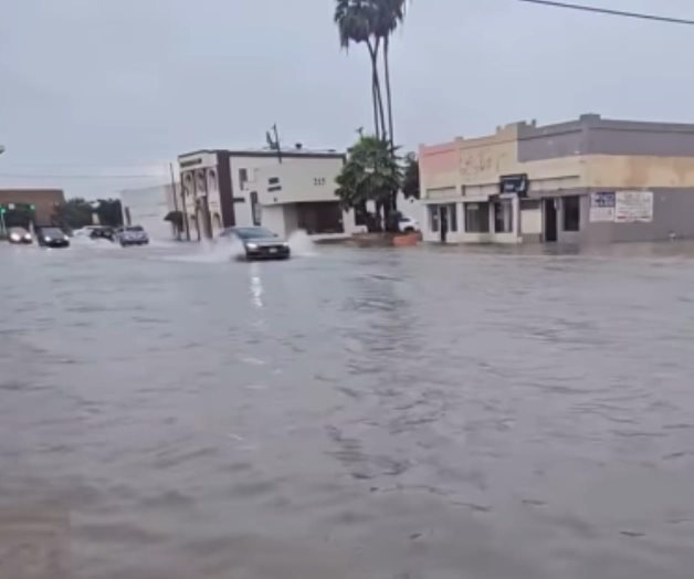 Una intensa lluvia provoca inundaciones en Edinburg Una intensa lluvia provoca inundaciones en Edinburg