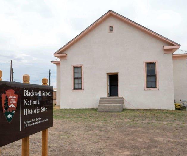 Fue ejemplo del sistema educativo racista: Educaban a tablazos a niños