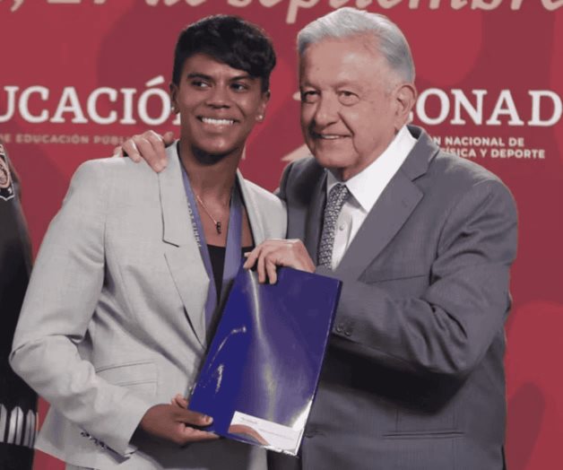 AMLO entrega más de 78 mdp a medallistas en París 2024