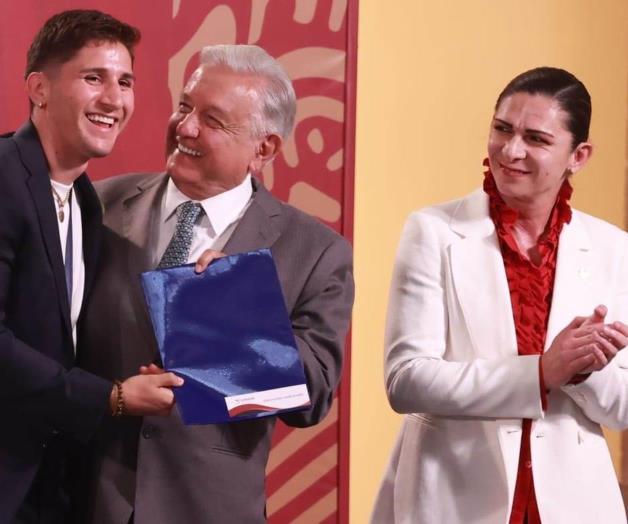 Premian a medallistas