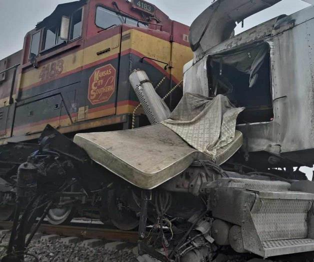 Choque entre tr&aacute;iler y tren en Escobedo