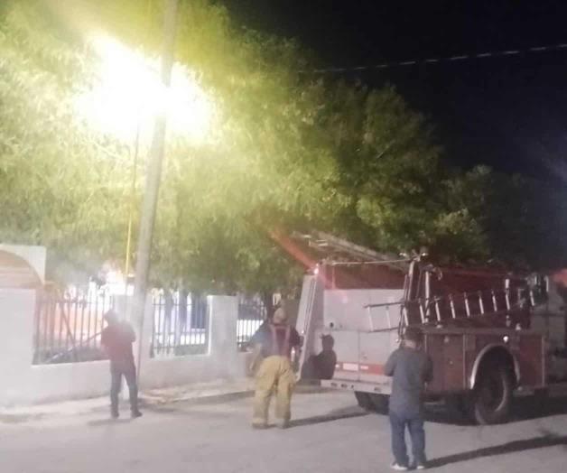 Atienden bomberos corto en una escuela Atienden bomberos corto en una escuela