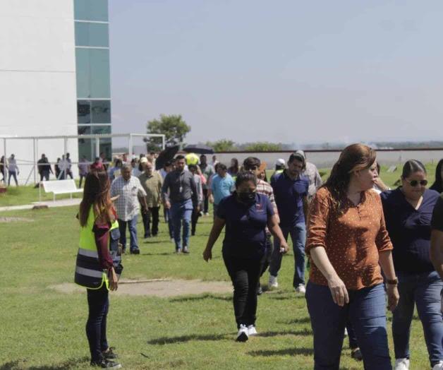 Evacuan 2,173 personas de la Torre Bicentenario