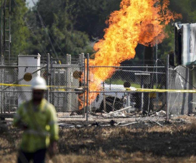 Hallan restos humanos en SUV que causó gran incendio