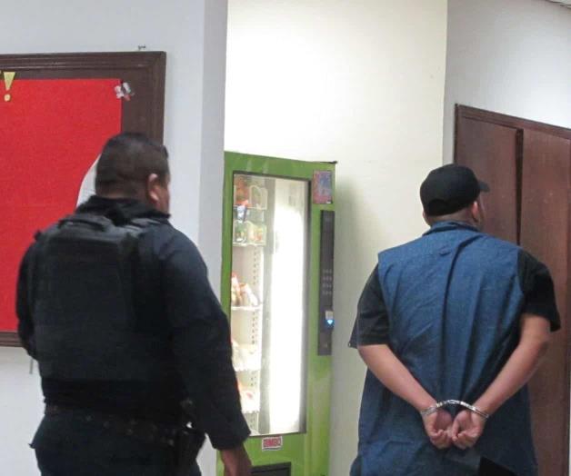 Insulta hombre a su vecina Insulta hombre a su vecina