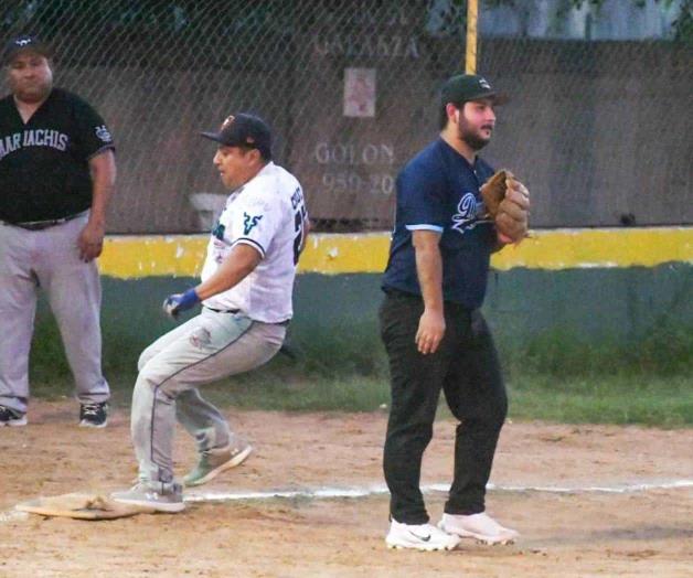 Callan Reales a Mariachis en Liga Burocr&aacute;tica de Softbol