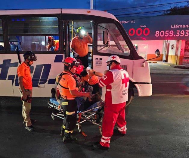 Mujer sufre amputación de brazo en choque entre camiones, en Santa Catarina