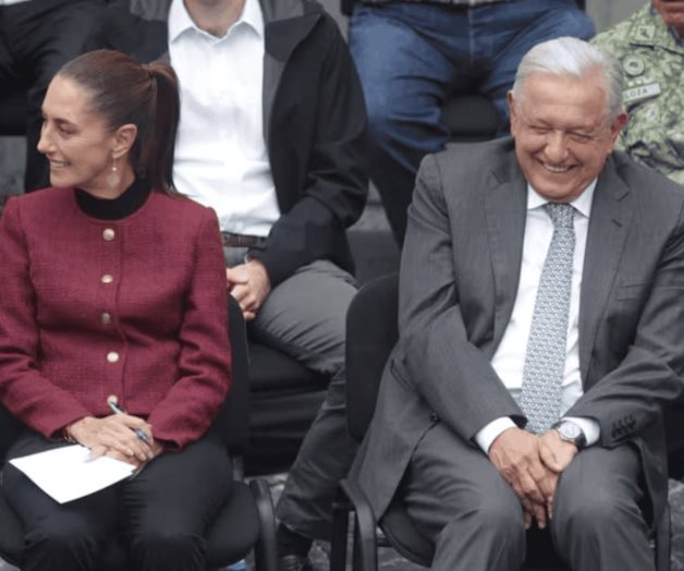 Dios existe, dice AMLO por entrega de banda presidencial a Sheinbaum