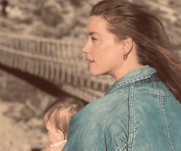 Amber Heard disfruta de un día soleado en España junto a su hija Amber Heard disfruta de un día soleado en España junto a su hija