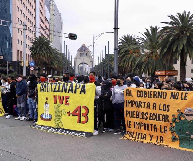 Exonera AMLO al Ejército en Caso Ayotzinapa