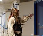 Llega Johnny Depp como Sparrow a hospital de San Sebastián