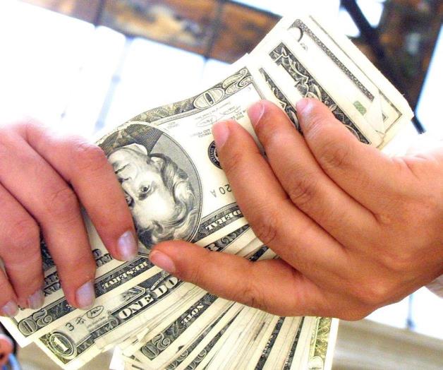 Dólar abre este viernes en 19.57 pesos al mayoreo Dólar abre este viernes en 19.57 pesos al mayoreo