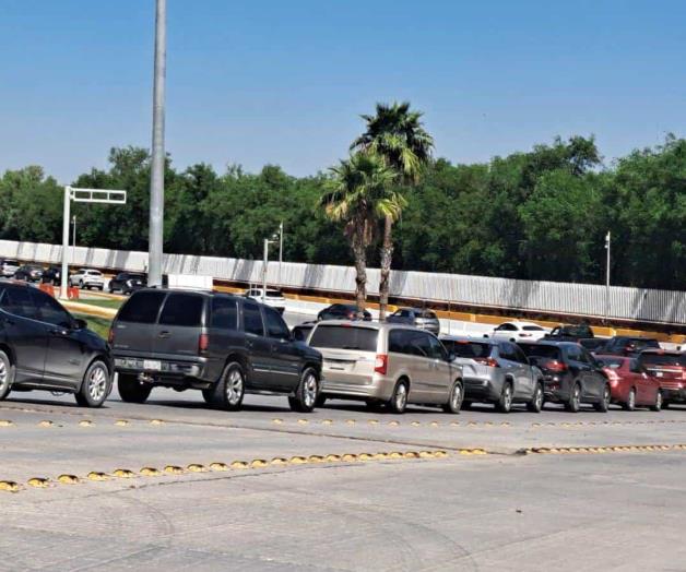 Miles de automovilistas saturan cruces internacionales por mega puente Miles de automovilistas saturan cruces internacionales por mega puente