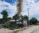 Pese a intervención de los bomberos: Familia en la calle por una explosión