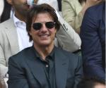 Tom Cruise en concierto interpretando Top Gun: Maverick en vivo