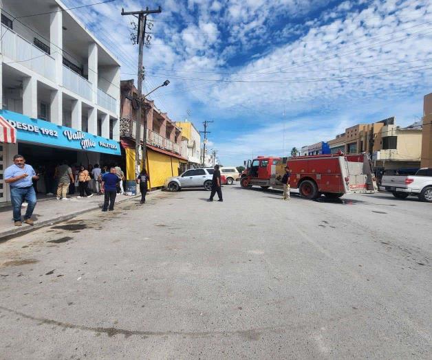 Estallan transformadores: Cierra comercios por corto circuito Estallan transformadores: Cierra comercios por corto circuito