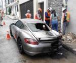 Llamas alcanzan un porche en Tampico: Flamazo en fuga de gas