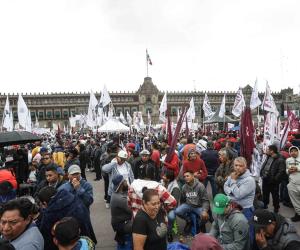 Llegan simpatizantes de Claudia Sheinbaum al Zócalo Capitalino