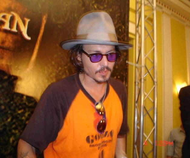 Inaugura Johnny Depp muestra de arte en Nueva York