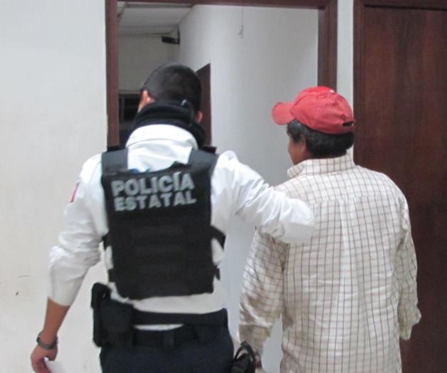 Encierran a ebrio y agresivo sujeto Encierran a ebrio y agresivo sujeto
