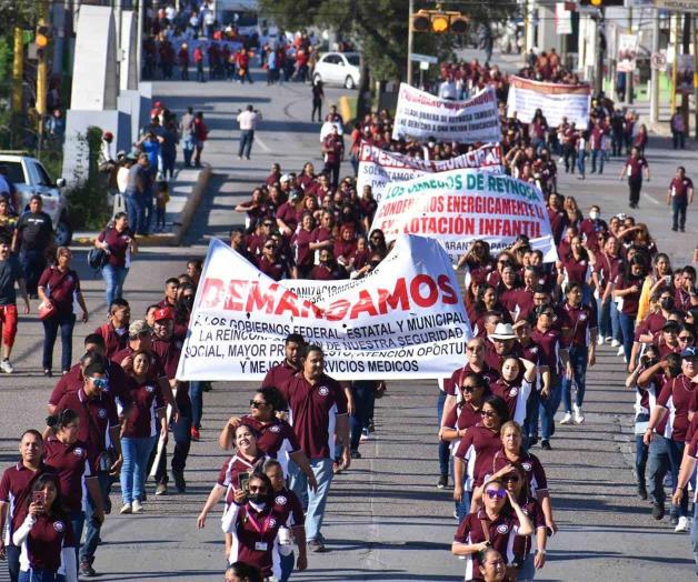 Esperan obreros pago de doble aguinaldo Esperan obreros pago de doble aguinaldo